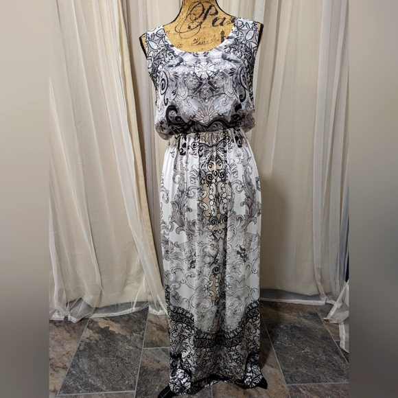 Style & Co. Dresses & Skirts - Style & Co gray pattern Maxi dress